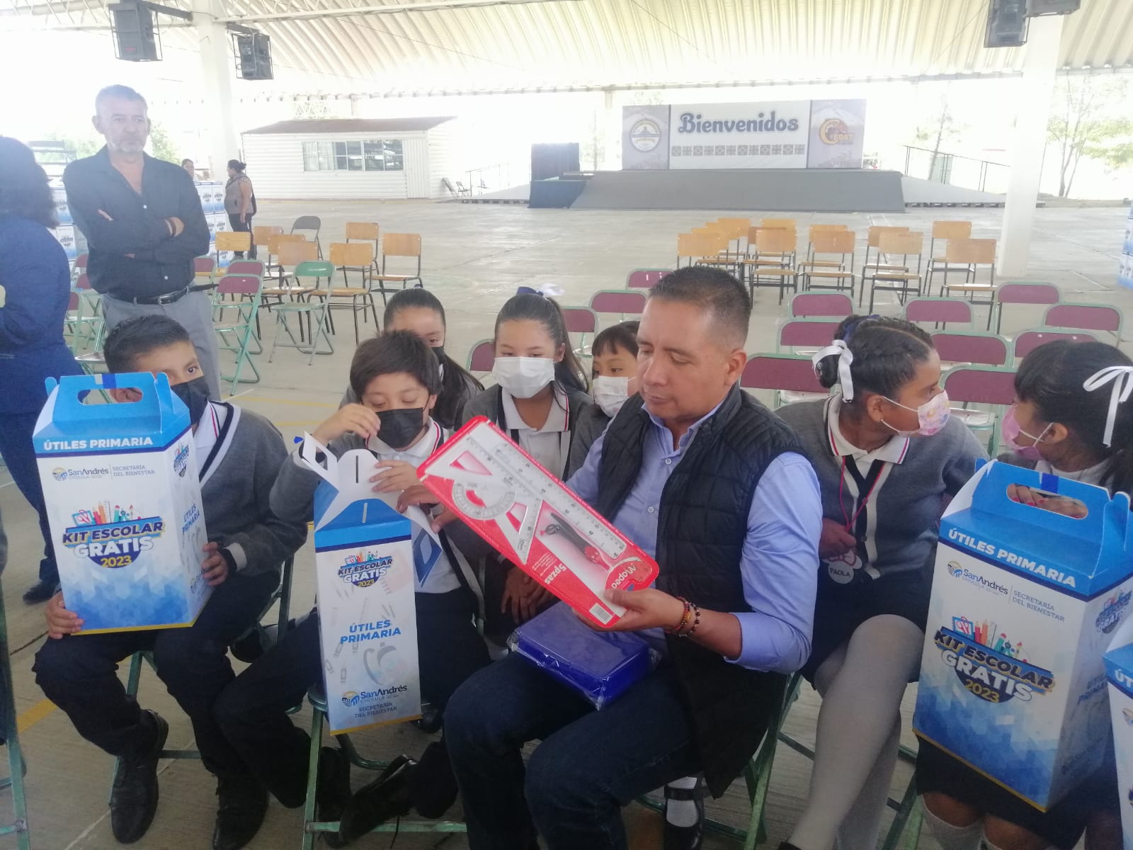 Por: Cortesía Lula Pineda San Andrés Cholula ayuda a la economía familiar con entrega de 14 mil kits a escolares de escuelas públicas