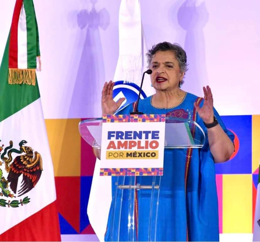 Beatriz Paredes se niega a declinar... Por ahora