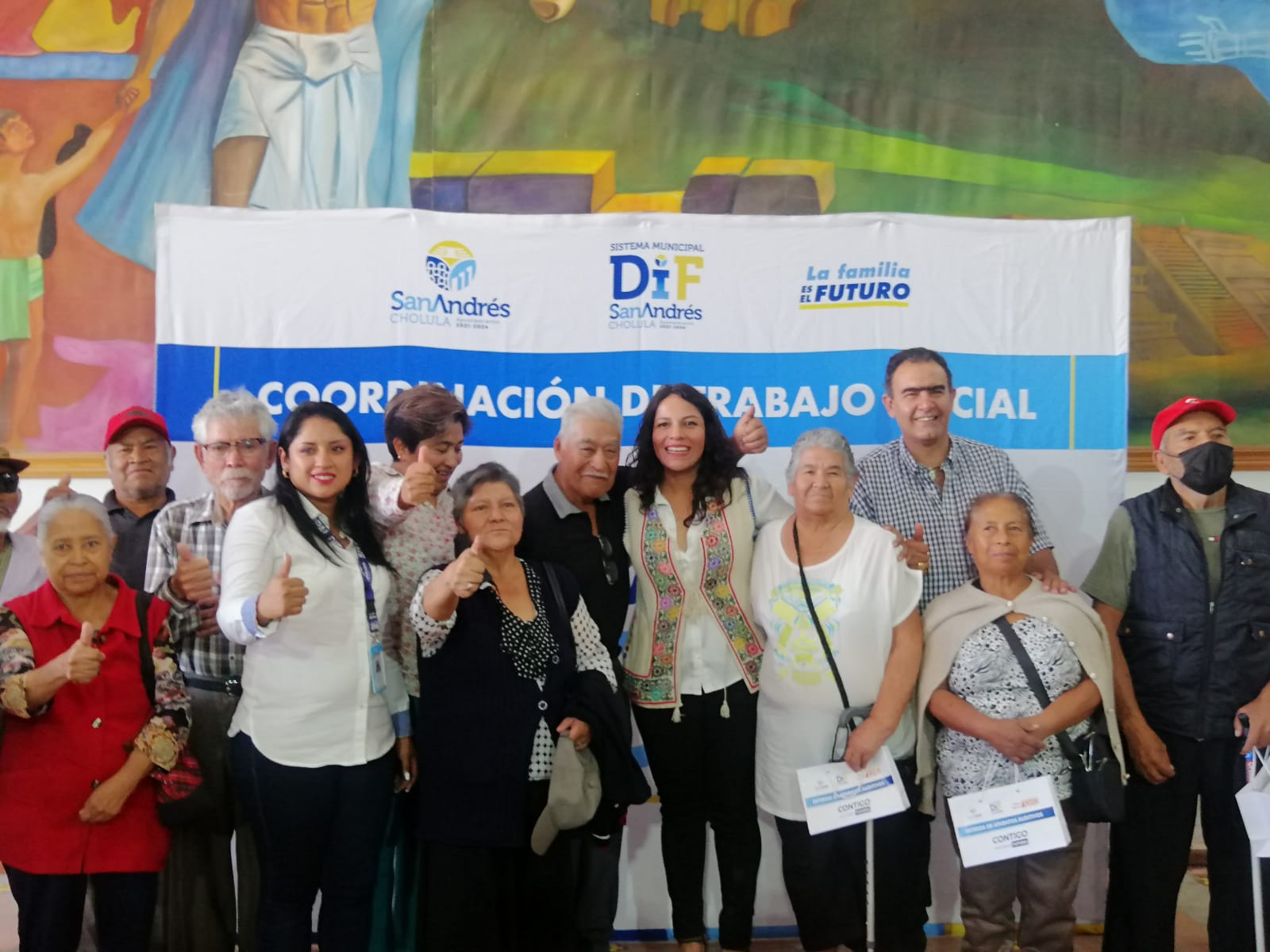 SMDIF San Andrés Cholula y tiendas OXXO benefician a grupos vulnerables con la entrega de 50 aparatos auditivos