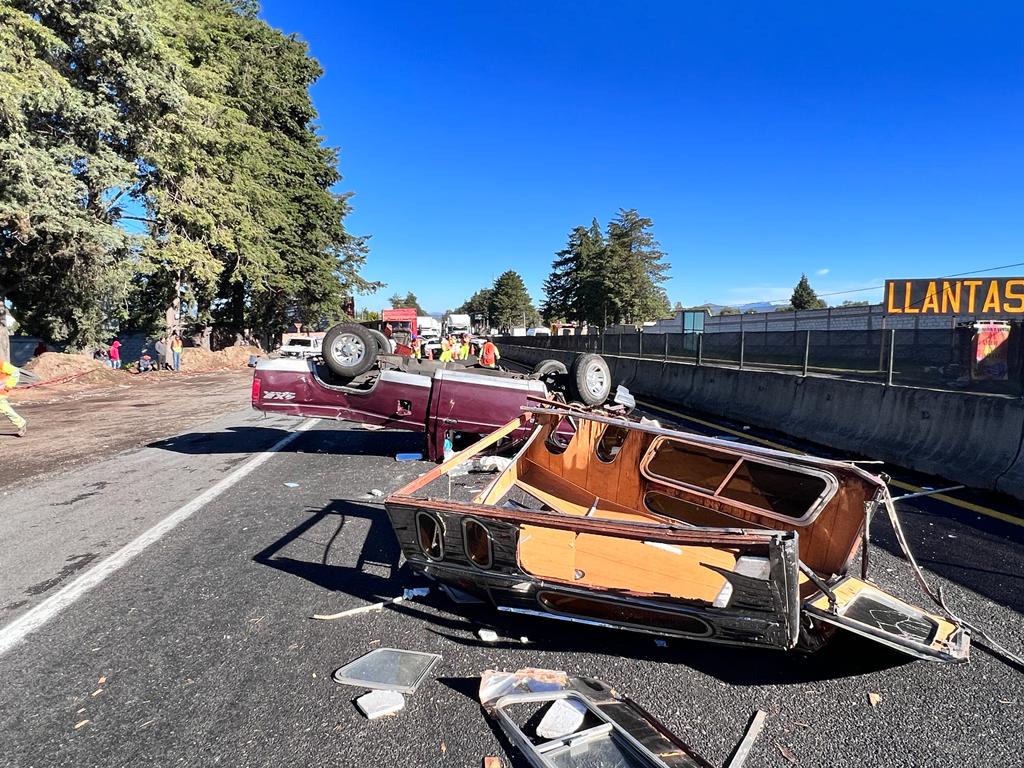 Por: Cortesía Comerciantes sufren aparatoso accidente en Xaloztoc; una mujer murió en el sitio