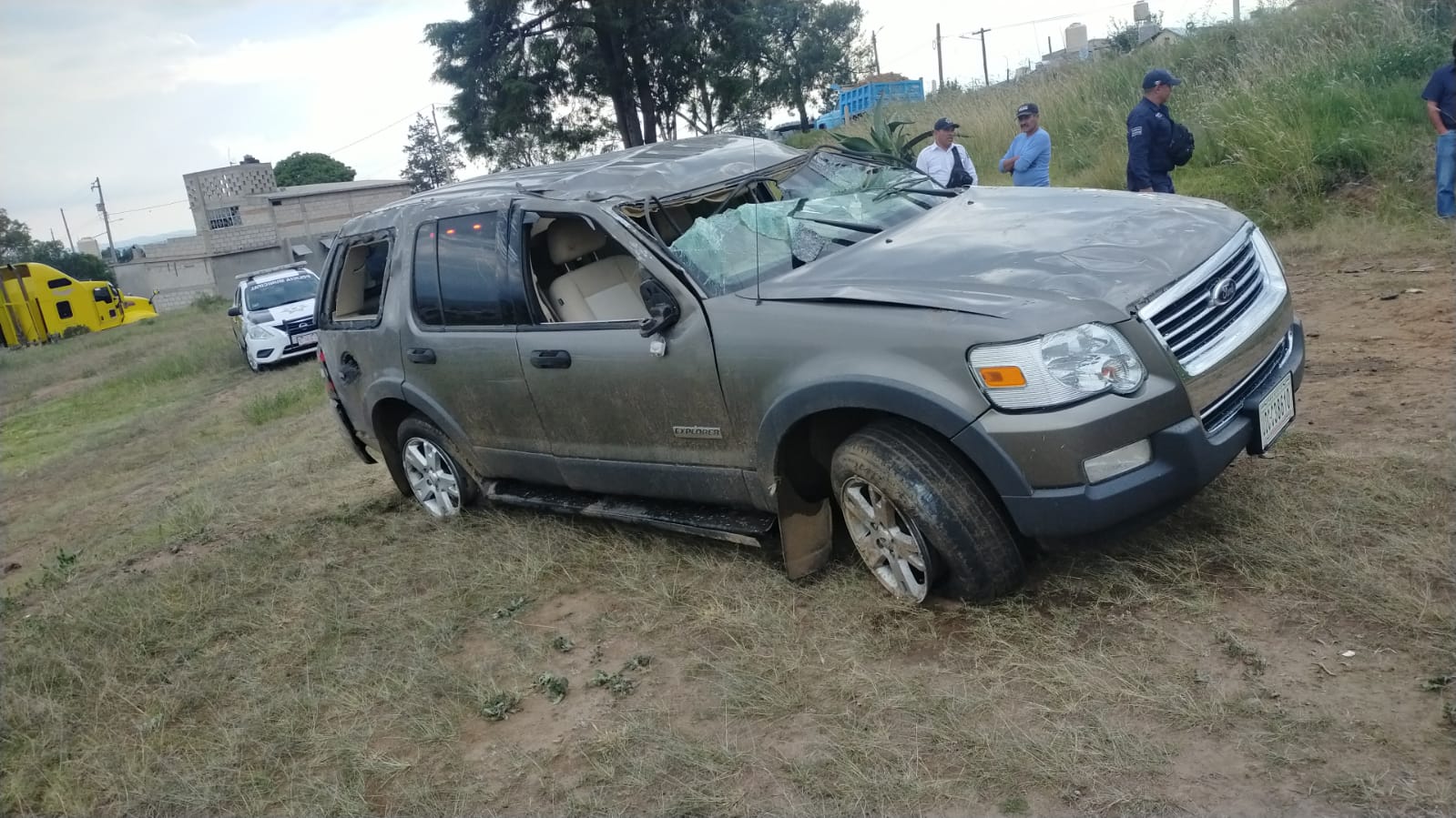 Vuelcan camioneta en la Tlaxco-Chignahuapan; tres lesionados fue  el saldo