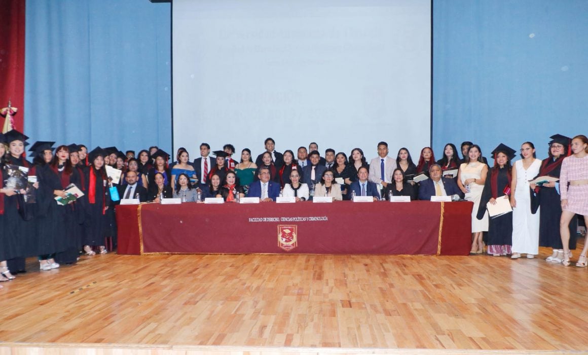 Culminan estudios en Derecho en la UATX