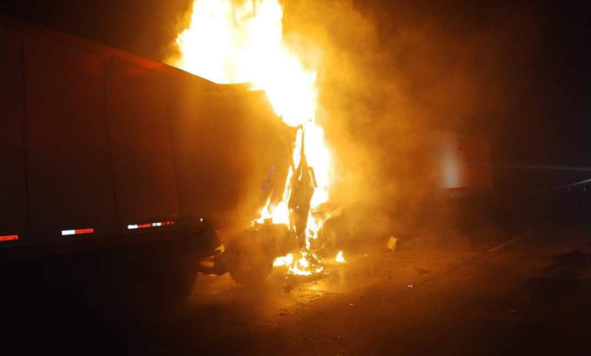 Por: Cortesía Cierran circulación del Arco Norte por incendio de tráiler en Ixtacuixtla
