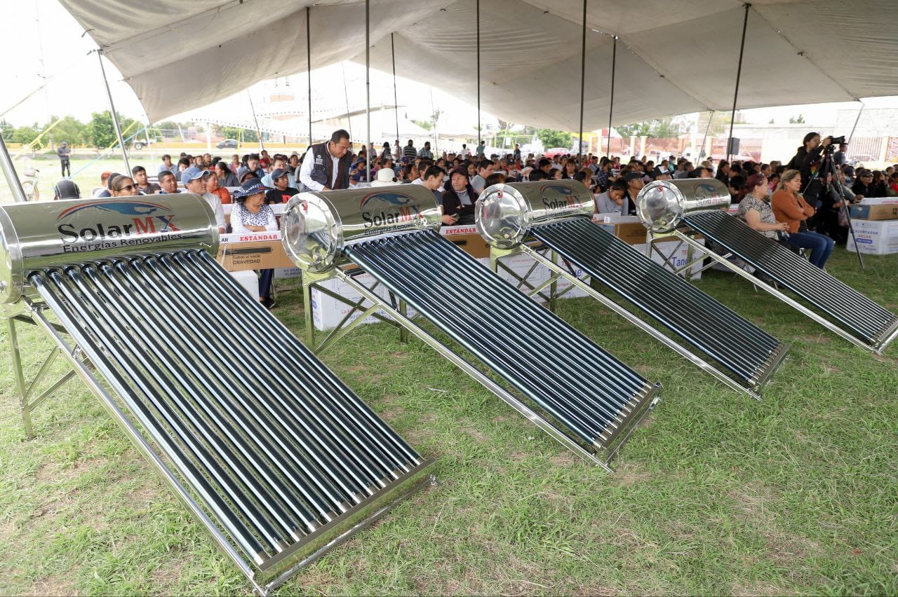 Comunicado oficial Realiza Mundo Tlatehui tercera entrega de calentadores solares del programa Presupuesto Participativo