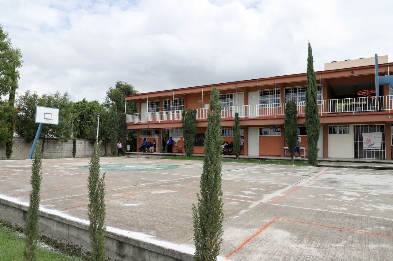 Inicia Ayuntamiento de San Andrés Cholula, construcción del techado del Bachillerato Elena Garro