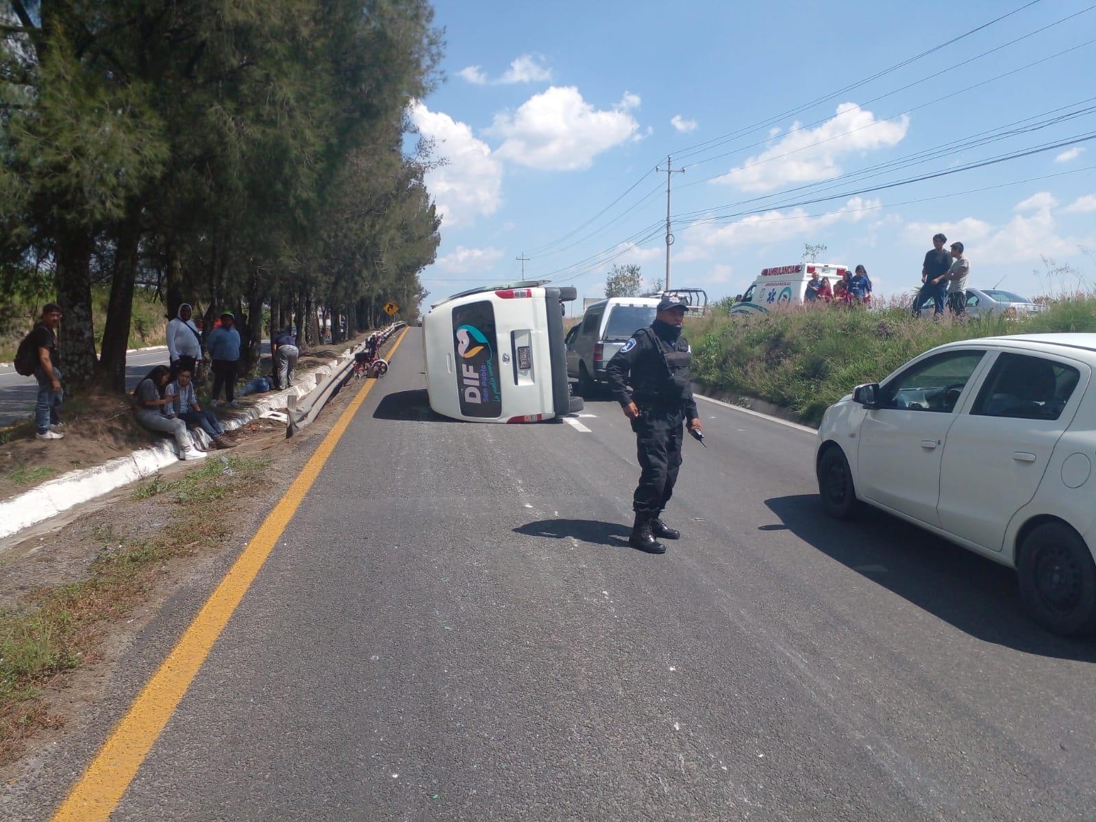 Vuelca unidad del DIF de San Pablo del Monte