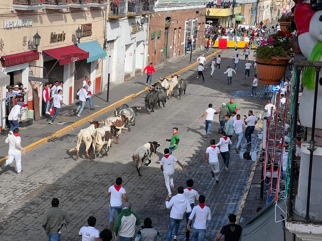 Participaron más de 700 corredores en la "pamplonada" huamantleca