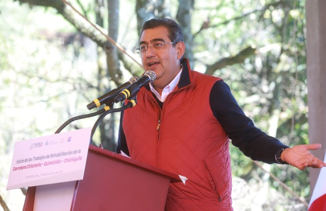 Por: Cortesía Sergio Céspedes inicia rehabilitación de carreteras en Tepeyahualco y Chilchotla