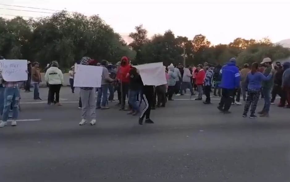 Por: Cortesía Lula Pineda Protesta en Xalmimilulco deja 6 policías heridos y 7 civiles detenido