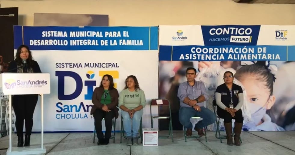 Por: Cortesía Lula Pineda Guadalupe Cuautle entrega apoyo alimentario a sectores vulnerables de forma conjunta con gobierno estatal