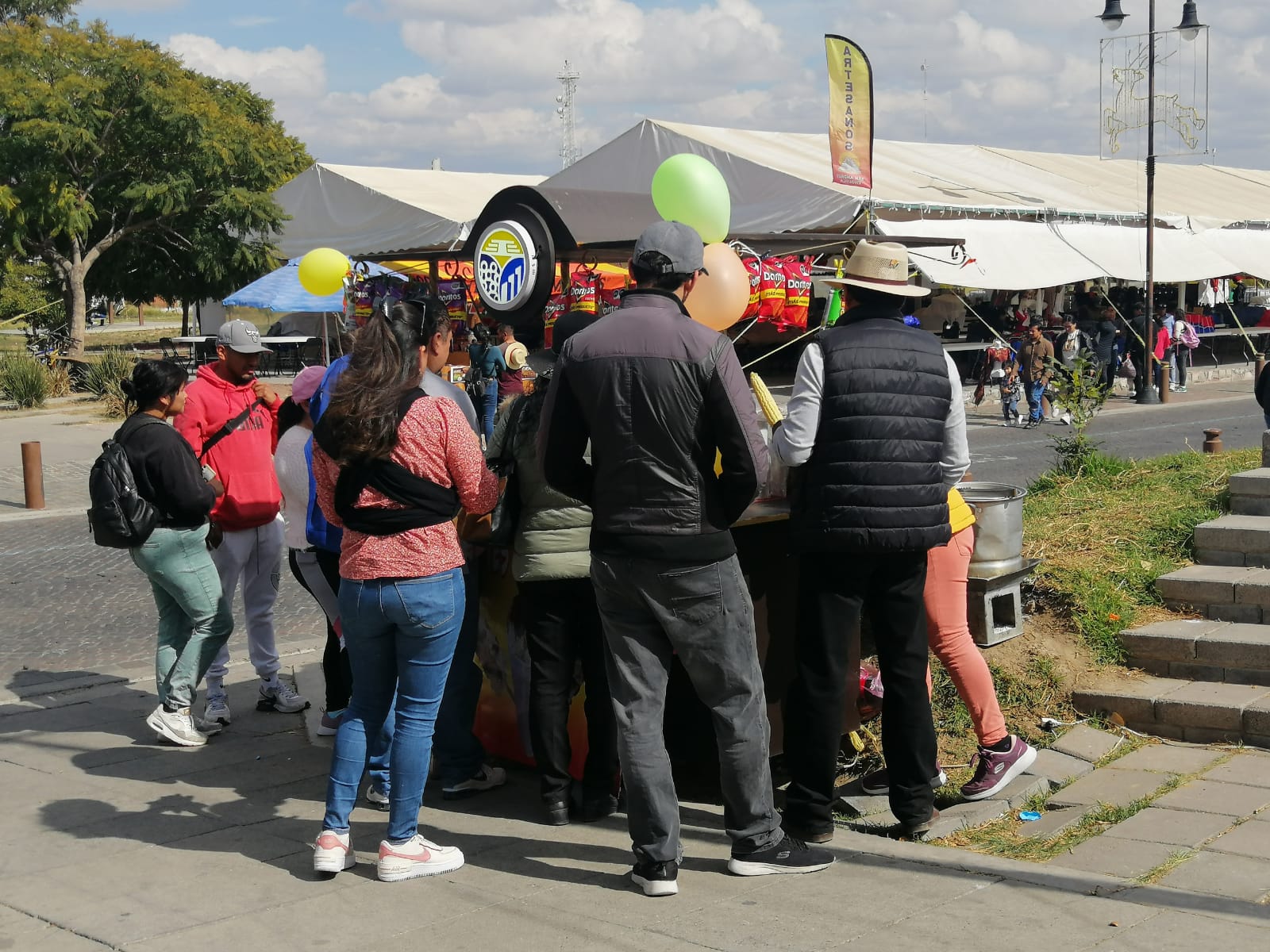 Por: Cortesía Lula Pineda Impulso a la reactivación económica en San Andrés Cholula: Entrega de carritos para comerciantes locales