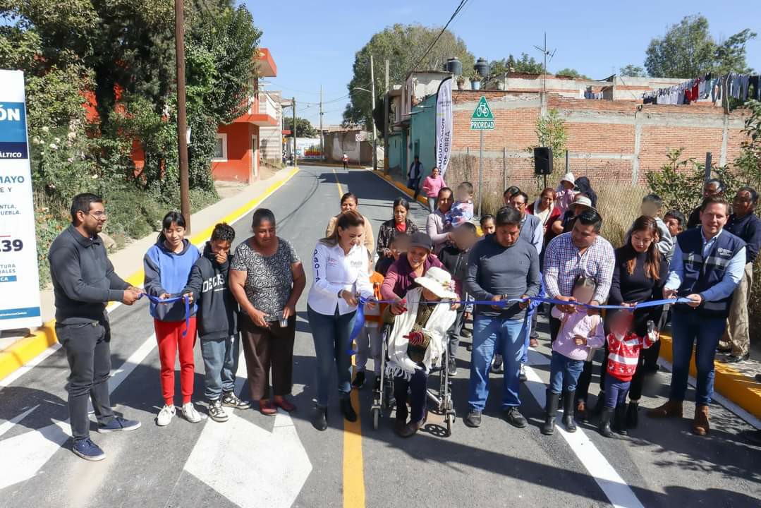 Inaugura Paola Angon calle Miguel Hidalgo, en San Cosme Texintla