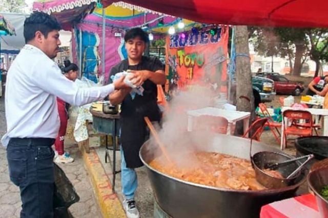 Por año nuevo, Ayuntamiento de Puebla permitirá instalación de ambulantes en iglesias
