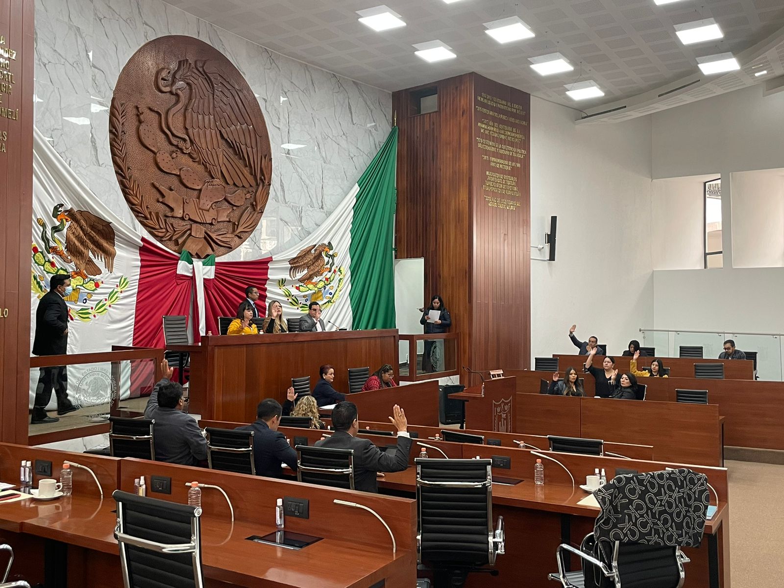 Aprueban Ley de Ingresos 2024; se amplía programa de reemplacamiento 