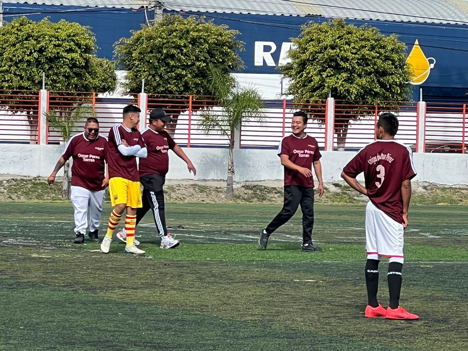 Omar Pérez Torres y la fundación Juntos por San Andrés dan patada inaugural en el  Torneo Navideño de Fútbol.
