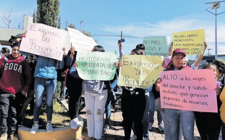 Protestan estudiantes del ITAT, piden destitución de directivos