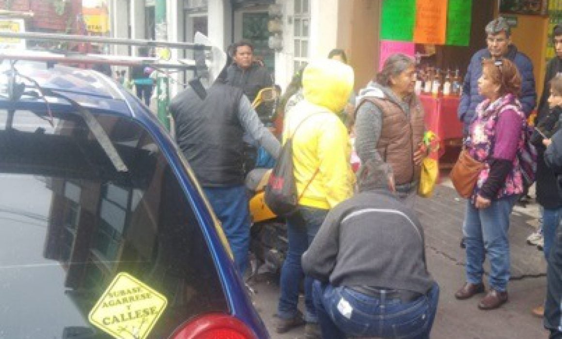 A bolsazos, mujer salva a su esposo de asalto en Chiautempan