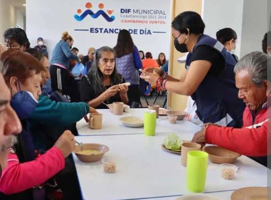 Con un presupuesto mensual de 200 mil pesos SMDIF Cuautlancingo otorga 3 mil desayunos a niños y adultos mayores