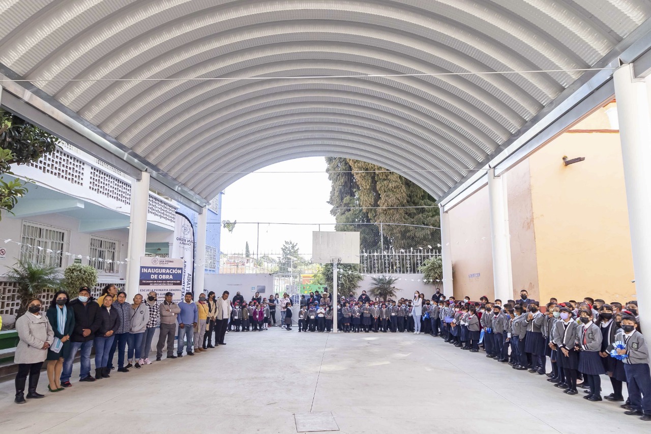 En atención a petición de hace 8 años, entrega Paola Angon obra en primaria Vicente Guerrero 