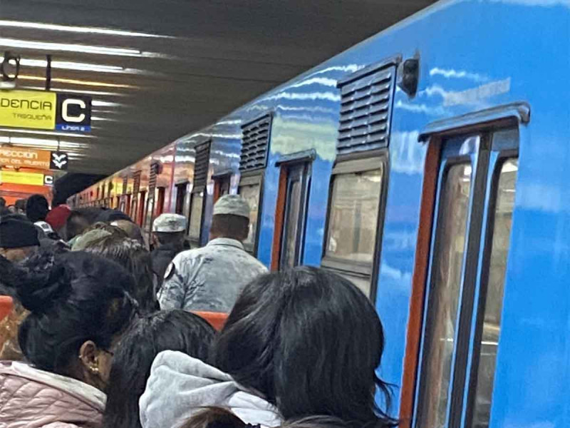 Por: Cortesía "Con todo y Guardia Nacional": Desalojan y retiran tren de Línea 7 tras reportar fallas