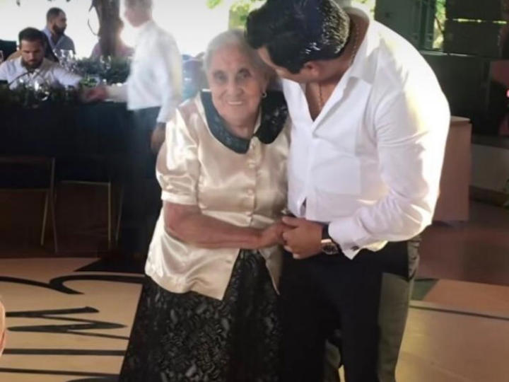 Por: Cortesía  Julión Álvarez se hizo viral tras bailar con su abuela y provocar ternura entre sus fans (Vídeo)