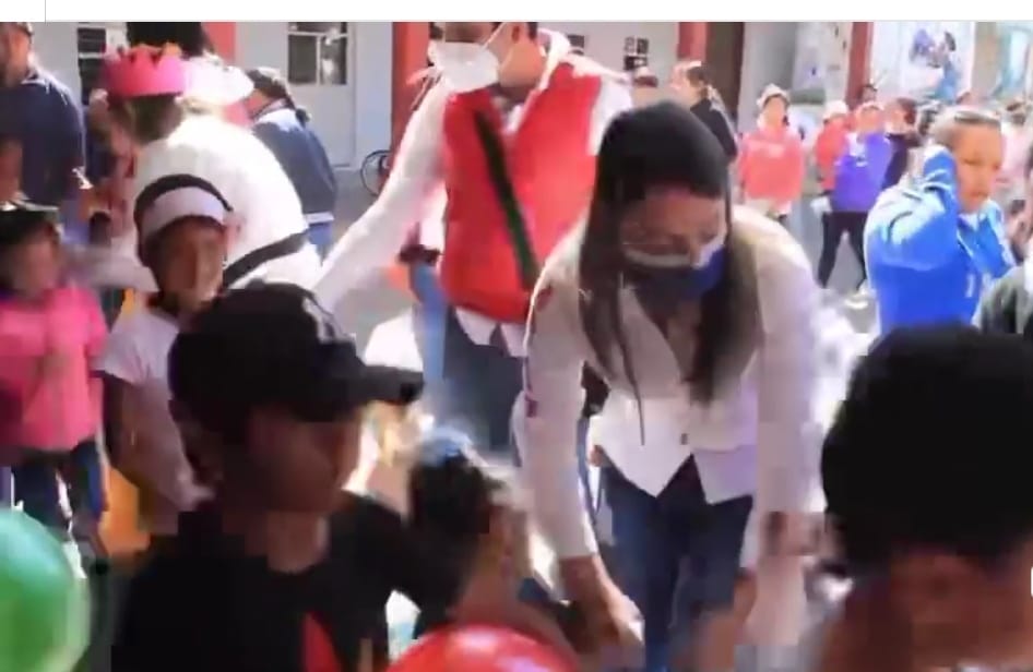 Por: Cortesía Lula Pineda Otorga SMDIF 4 mil 500 chalecos a través del programa “Abraza a la Infancia”