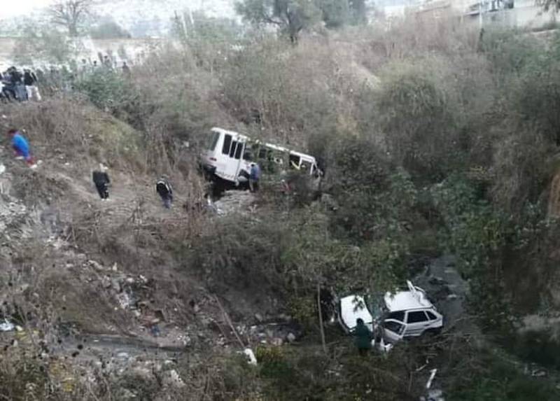 Por: Cortesía Al menos 3 personas mueren en choque de transporte público en Naucalpan