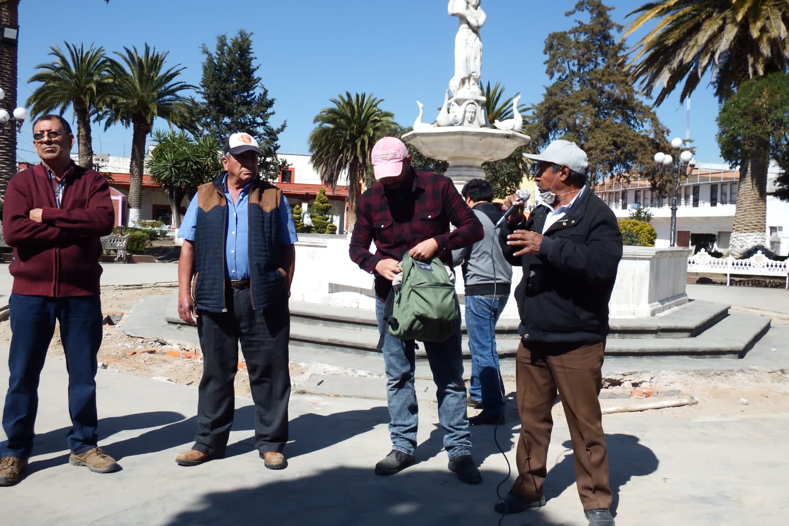 Por falta de transparencia y ecocidio, pobladores de Calpulalpan clausuran remodelación de Parque