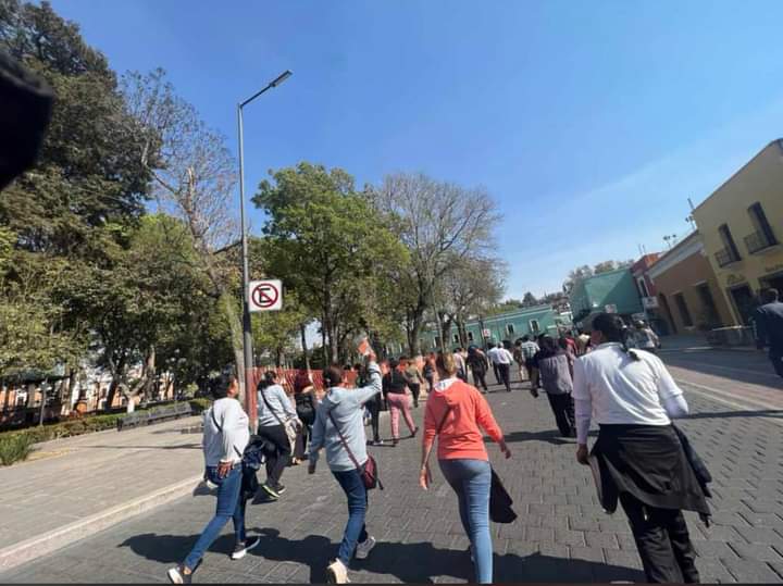 Por: Cortesía Docentes de la Sección 55 del SNTE marchan en la capital del Tlaxcala