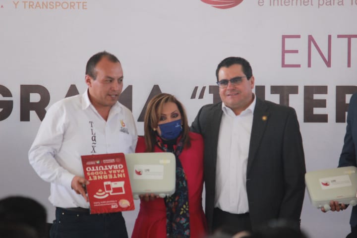 Entrega SMyT dispositivos para ampliar cobertura de internet