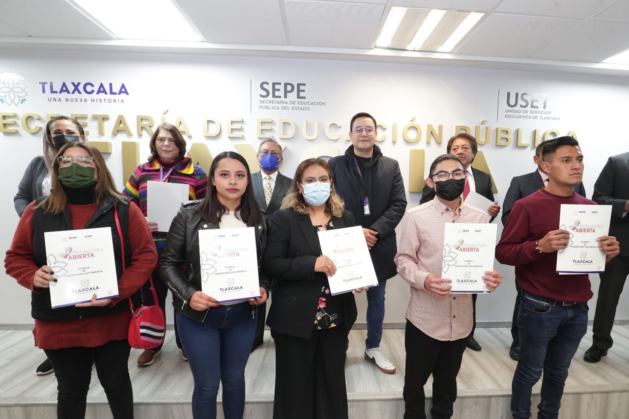Realiza Tlaxcala primera entrega de certificados electrónicos