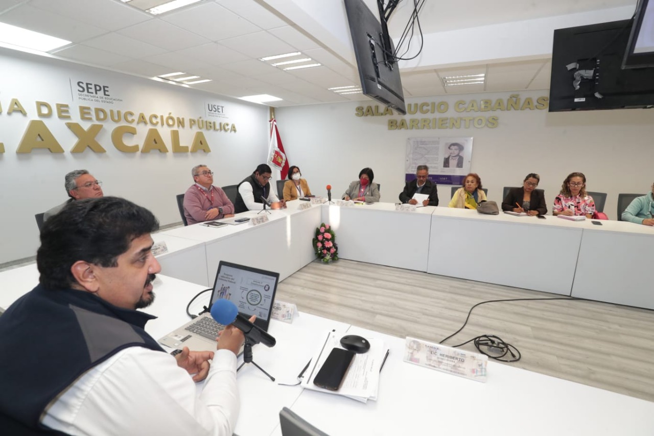 Sostuvo secretario de Educación reuniones informativas con jefes de sector, supervisores y directores de telesecundarias y educación especial