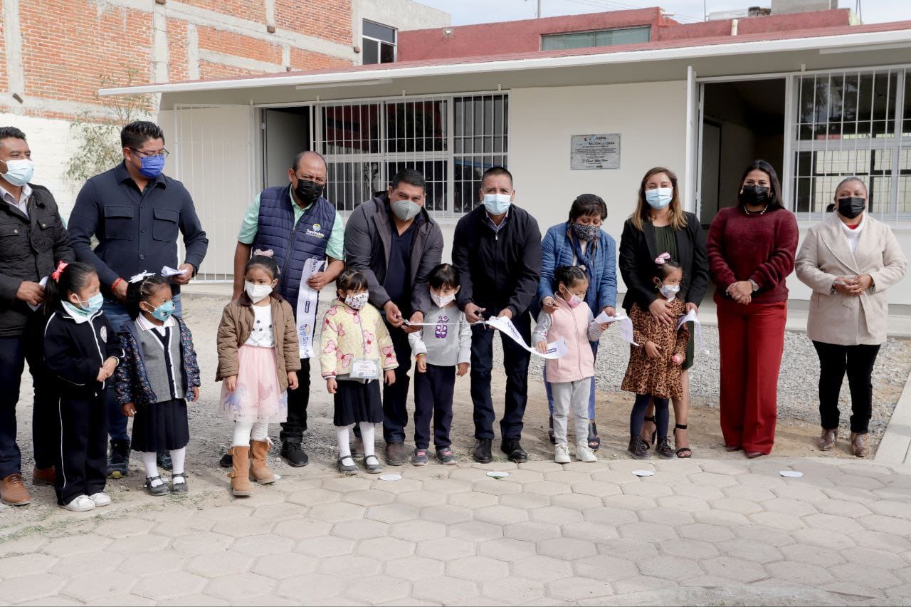 Entrega Mundo Tlatehui dos aulas didácticas en el preescolar Alfredo Nobel