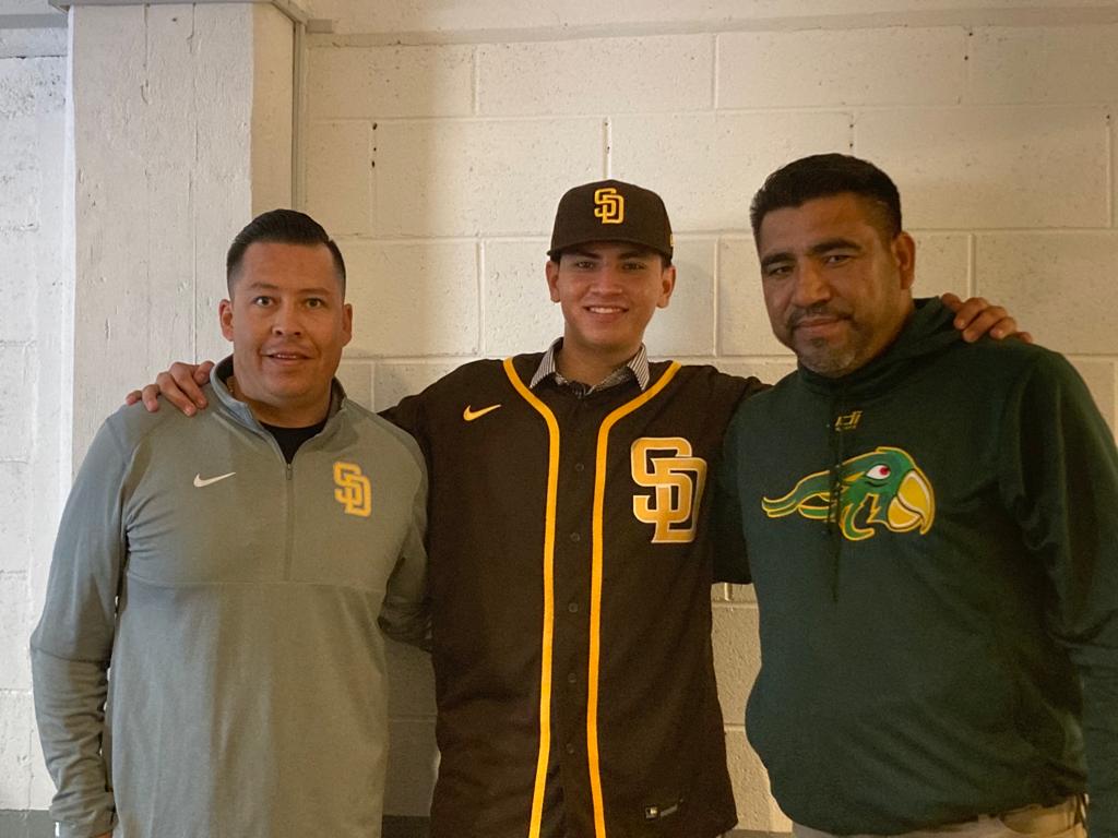 Por: Cortesía Alexis Parra de Pericos de Puebla se va a Los Padres de San Diego