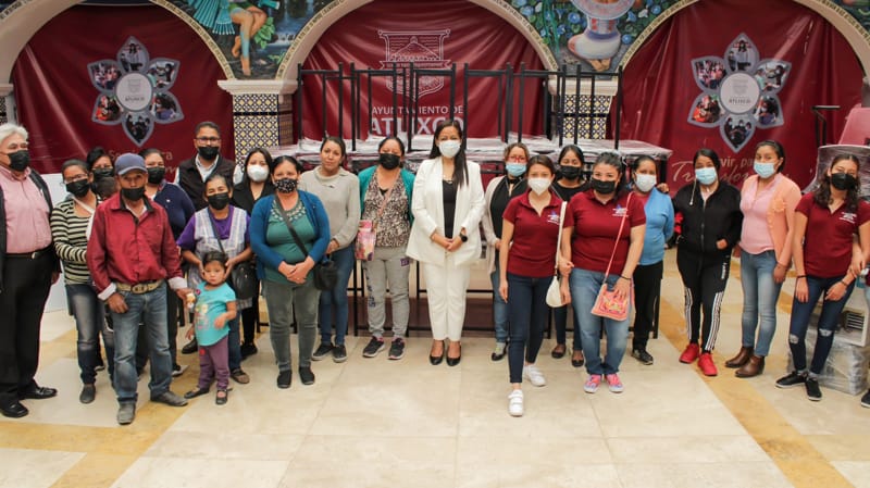 Por: Cortesía Escuelas de Atlixco, reciben material de manos de la presidenta Ariadna Ayala para dignificar espacios educativos