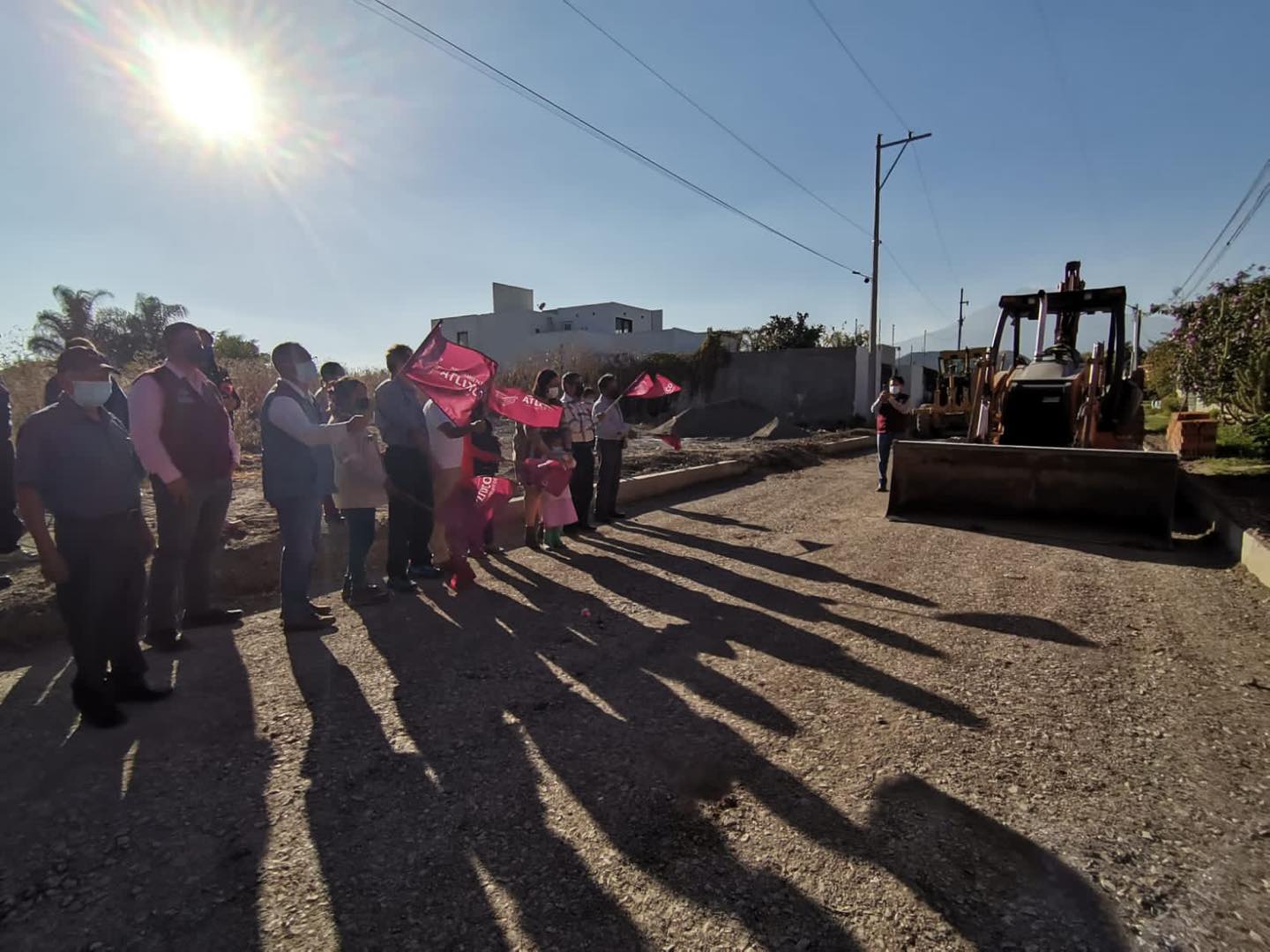 Por: Cortesía Ariadna Ayala atiende pavimentación de calle solicitada por años en Atlixco