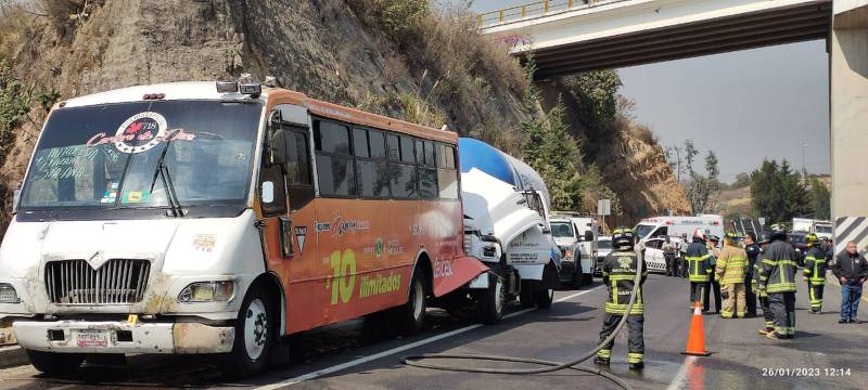 Por: Cortesía Choque de pipa de gas deja una persona muerta y 11 lesionados en Naucalpan