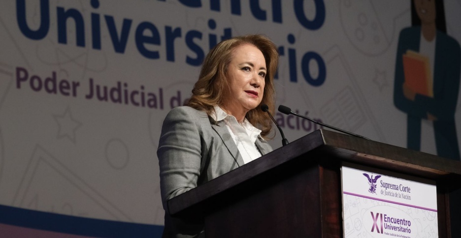 Por: Cortesía Asesora de tesis de Yasmín Esquivel tituló a otros 8 alumnos con trabajos casi idénticos