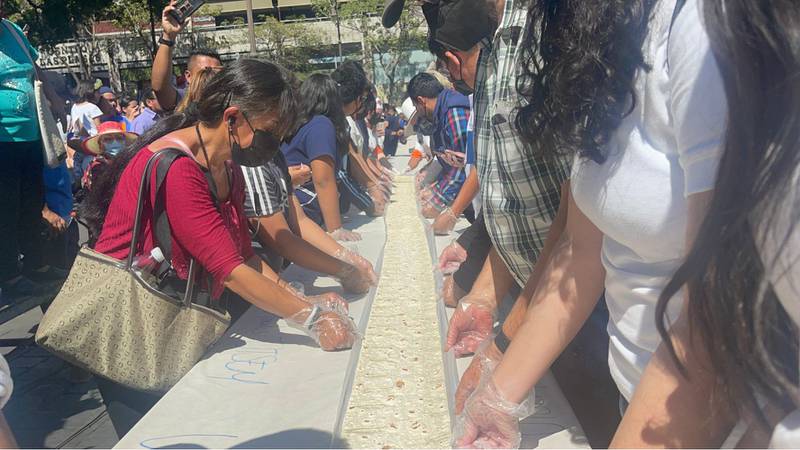 Por: Cortesía ¡Échate un taquito! Cuernavaca rompe el récord Guinness del taco acorazado más grande del mundo
