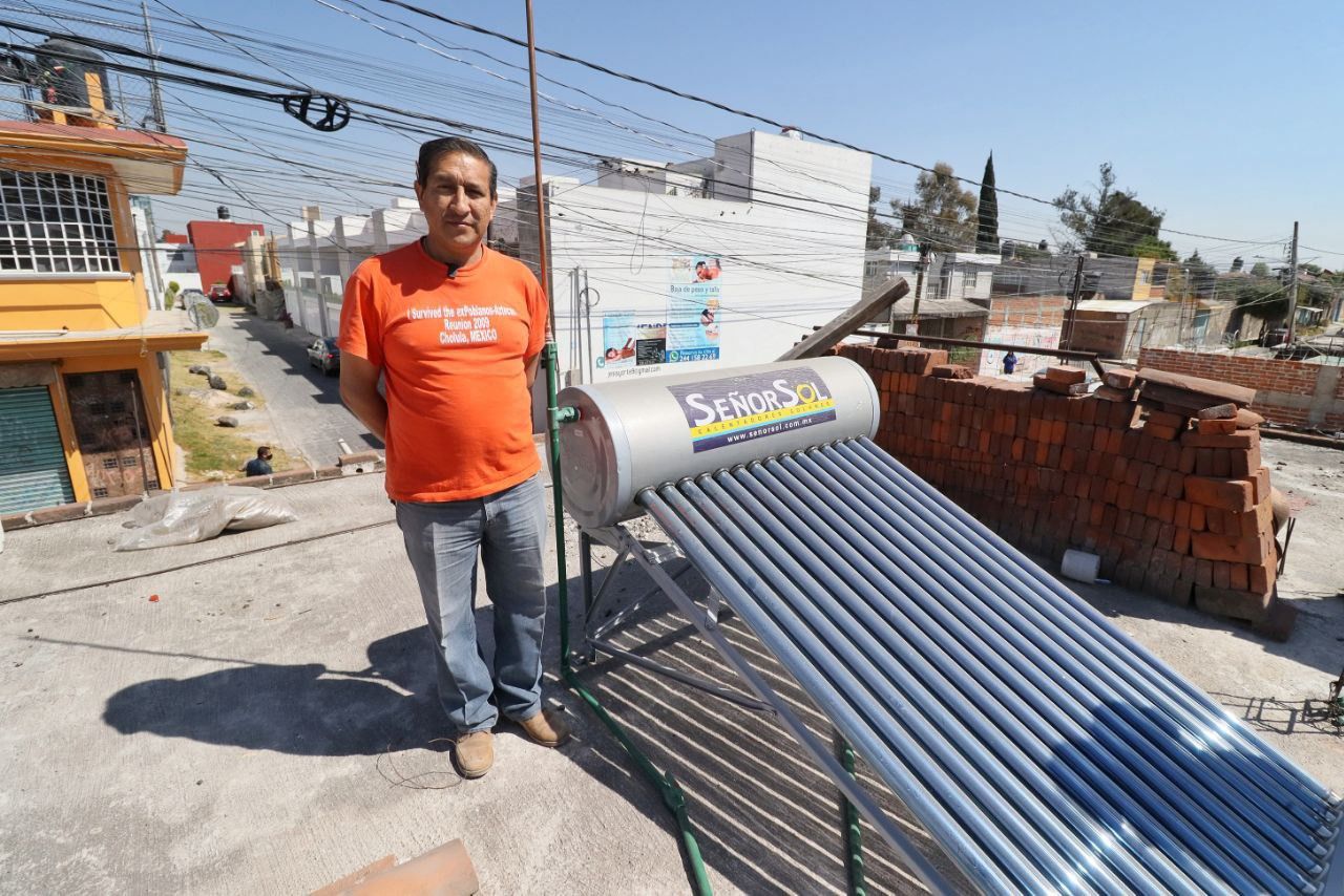 Comunicado oficial Supervisa Paola Angon calentadores entregados en el barrio de Jesús, para la economía de las familias