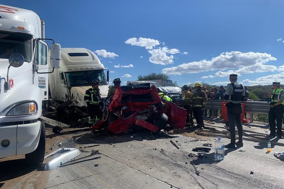 Por: Cortesía Carambola en la México-Querétaro deja al menos un muerto y 10 heridos