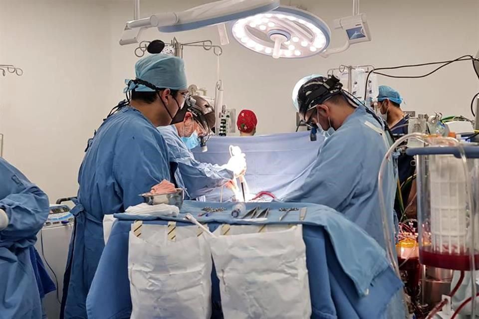 Por: Cortesía IMSS realiza el primer trasplante bipulmonar en la historia; el procedimiento fue hecho en Nuevo León