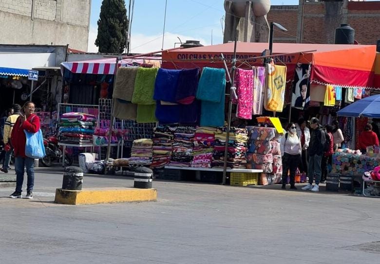 Comienza en Apizaco invasión de ambulantes por día de Reyes