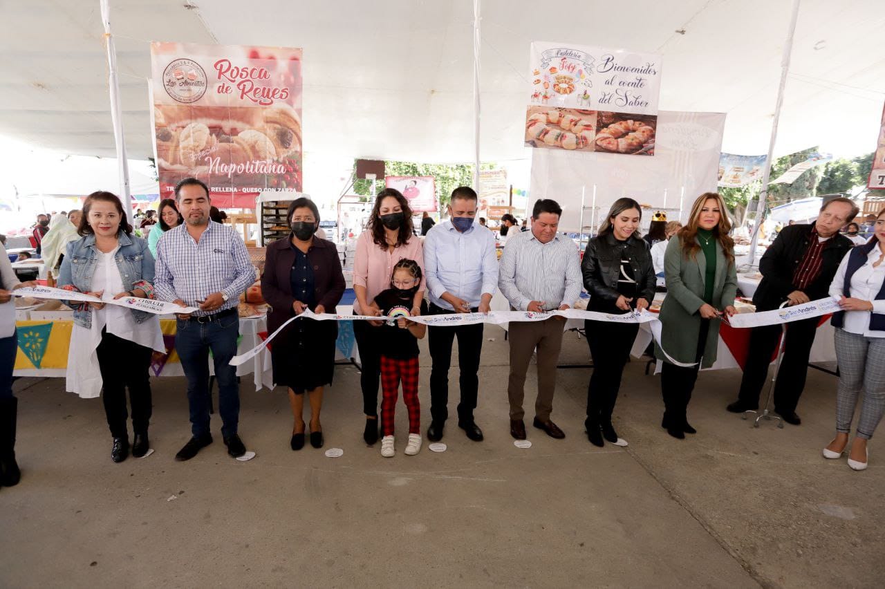 Inaugura Edmundo Tlatehui la Feria de la Rosca 2023 en San Rafael Comac