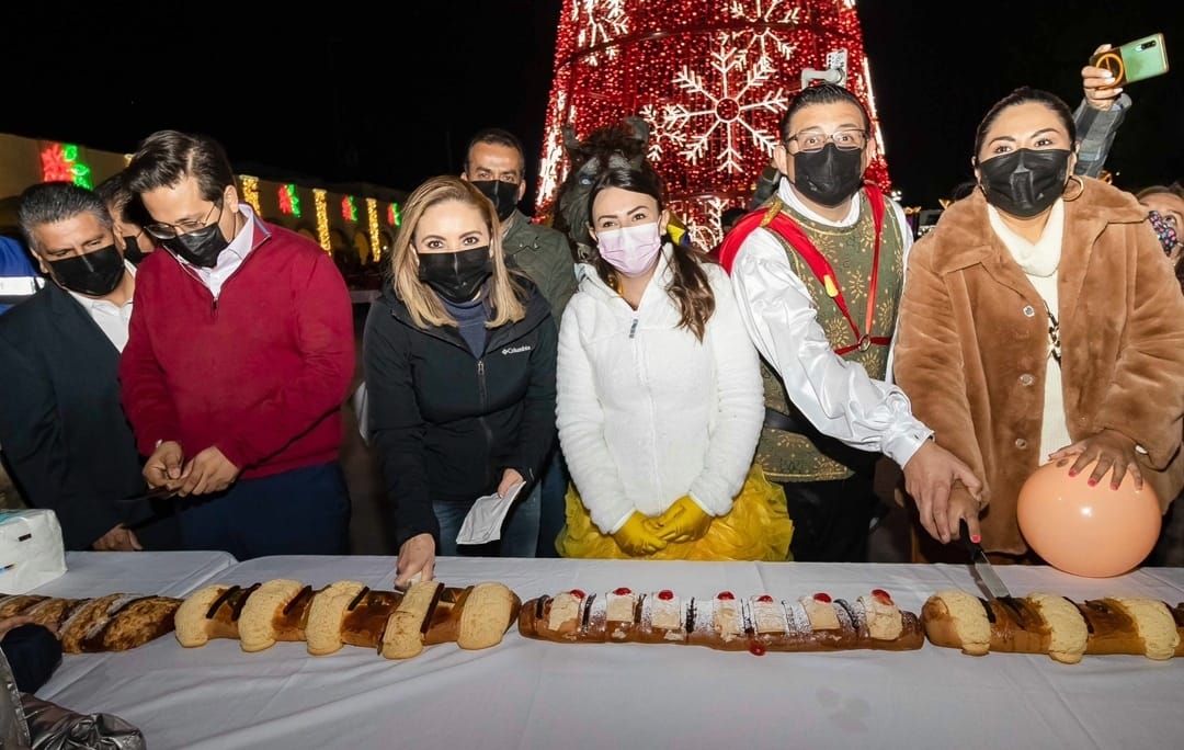Con desfile “Familia con Ilusión”, rosca monumental y juguetes, celebran Día de Reyes en Cholula