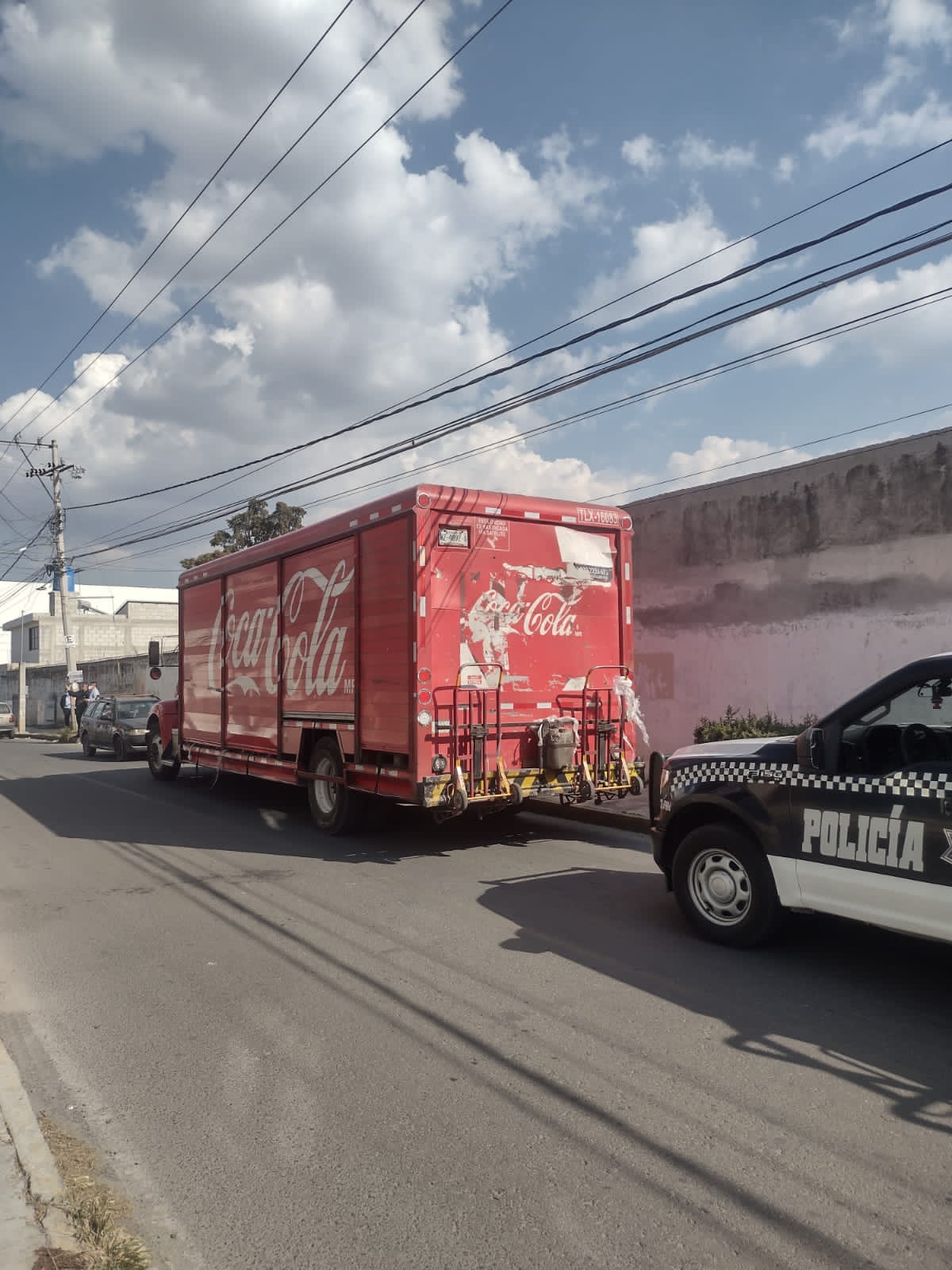 Sujetos armados asaltan a repartidores de refresco, en Tizatlán