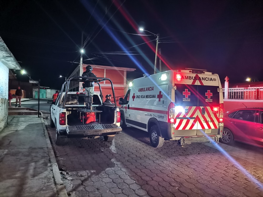 Muere hombre tras derrumbe en trabajos de colocacion de drenaje, en San Rafael Tepatlaxco