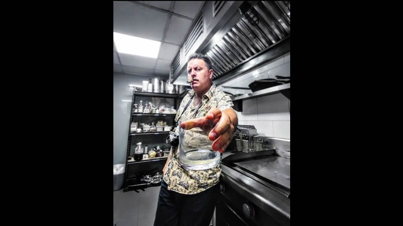 Por: Cortesía "No le venden por miedo": Chef Herrera se queja de puesto de tacos que no le vendió (Vídeo)