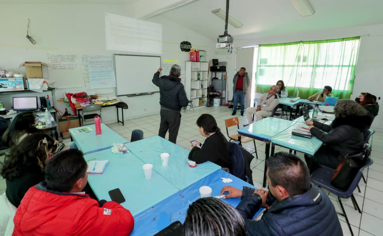 Por: Cortesía  Visitó secretario de SEPE-USET primaria “Vicente Guerrero” de El Carmen Tequexquitla
