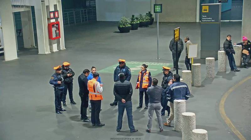 Por: Cortesía AICM da de ‘baja’ a taxista por robar 400 dólares a turista peruano